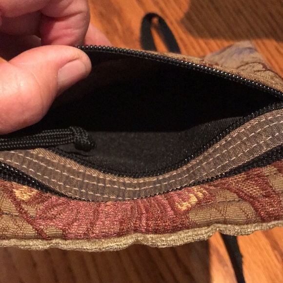 Purse with shoulder strap, has 2 pockets w zippers, tapestry motif. 6”x6”. - Picture 4 of 9
